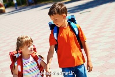 کودکان را پیاده یا با سرویس به مدارس ببریم؟