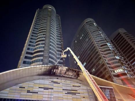 مهار حریق در یک مرکز تجاری بزرگ در اسلام آباد