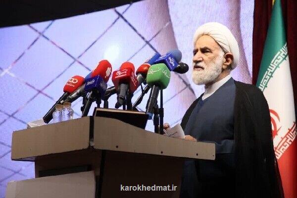 پیش از انقلاب اسلامی سه خانواده در یک خانه سه اتاقه زندگی می کردند