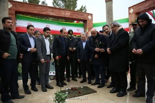 ادای احترام وزیر تعاون به شهدای گم نام شهر مزداوند خراسان رضوی