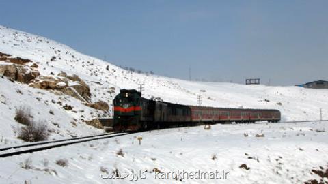 رفت و آمد روان قطارهای منطقه آذربایجان با وجود برف و كولاك