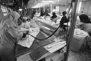 ماندگاری ۱۳ میلیون شاغل در شغل اصلی كمتر از ۱۰ سال است